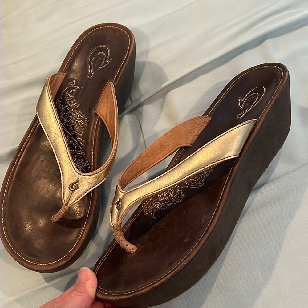 Elegant Brown and Gold Women's Sandals - Picture 3 of 3